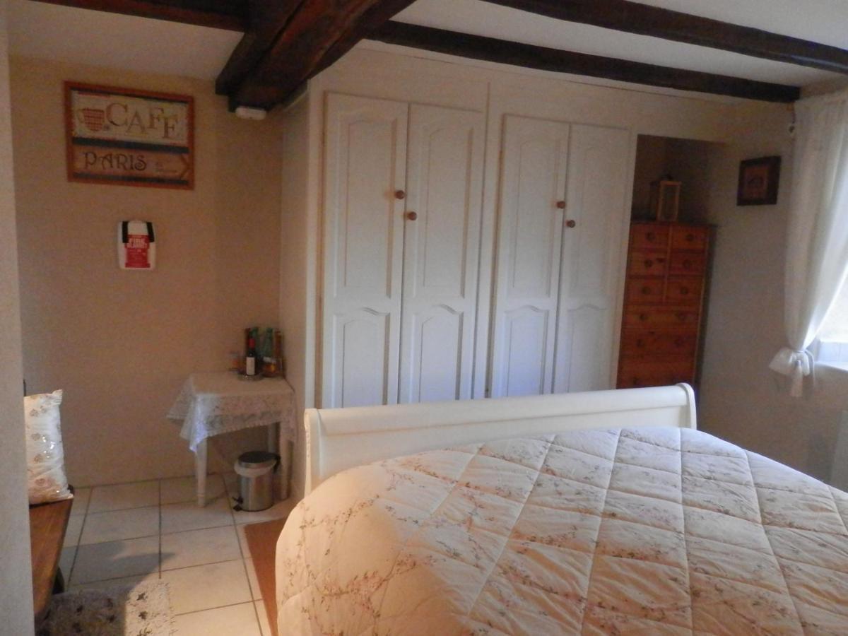 La Petite Cretouffiere - Naturiste Accommodation - Adult Only Colombiers-du-Plessis ภายนอก รูปภาพ